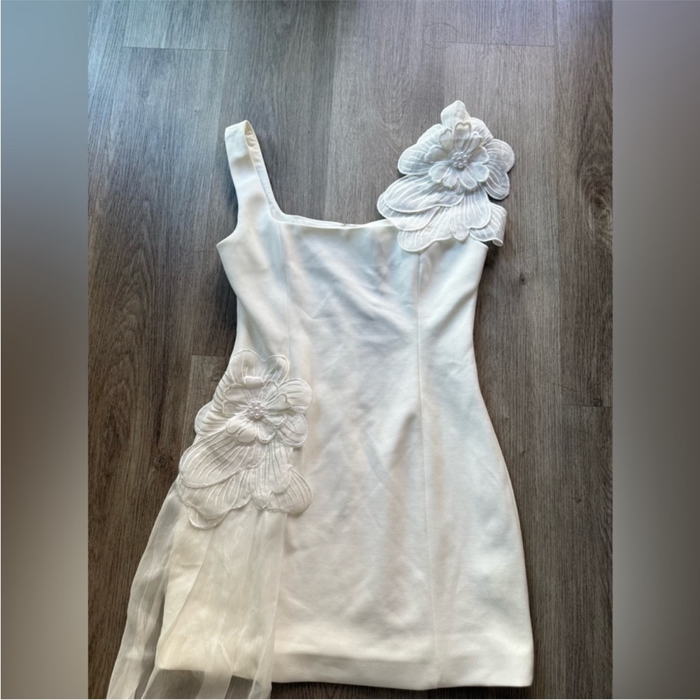 elliatt janelle white 3d oversized floral flower long sash mini dress size XL - Picture 9 of 10